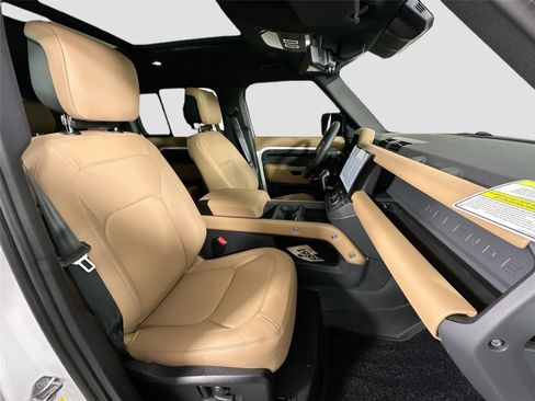 Certified 2026 Land Rover Defender 110 X-Dynamic SE AWD/4WD image 30
