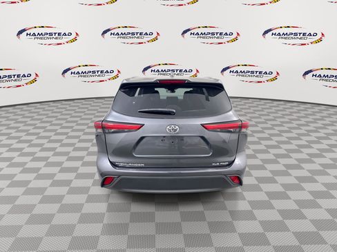 Used 2020 Toyota Highlander XLE AWD/4WD image 7