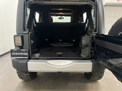 Used 2013 Jeep Wrangler Unlimited Sahara w/ Connectivity Group AWD/4WD image 25