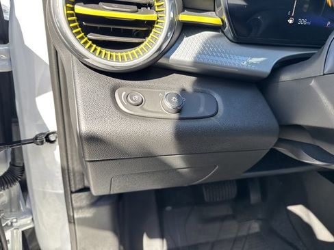 New 2026 Chevrolet Trax LT w/ Sunroof Package image 18