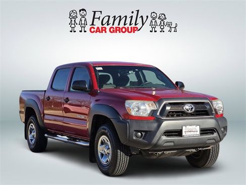 Used 2015 Toyota Tacoma PreRunner image 2