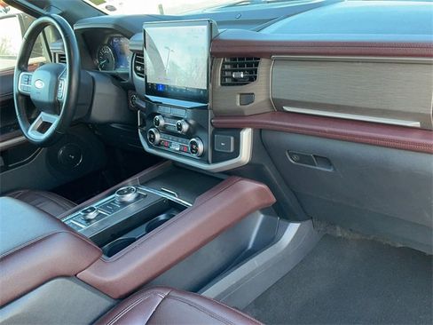 Used 2024 Ford Expedition Limited image 24