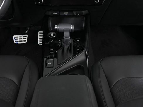 New 2025 Kia Niro EX Touring image 15
