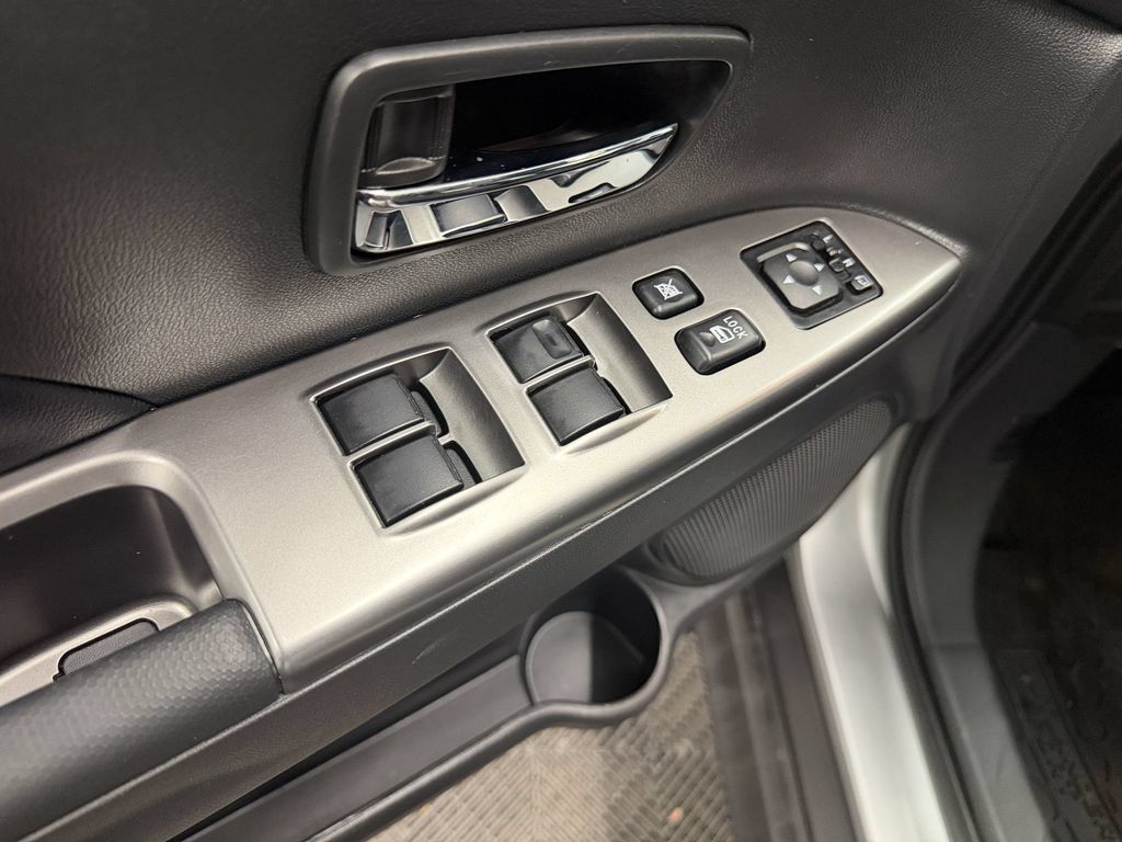 Used 2025 Mitsubishi Outlander Sport SE AWD/4WD image 14
