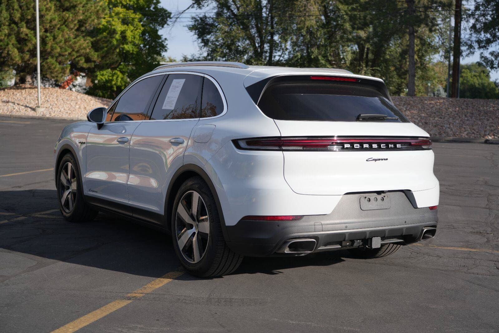 Used 2024 Porsche Cayenne AWD/4WD image 3
