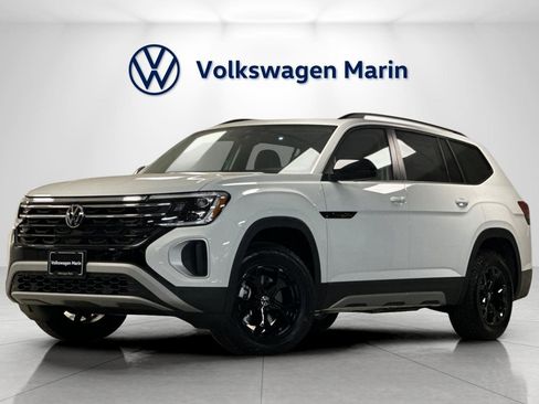 New 2025 Volkswagen Atlas Peak Edition SE image 1