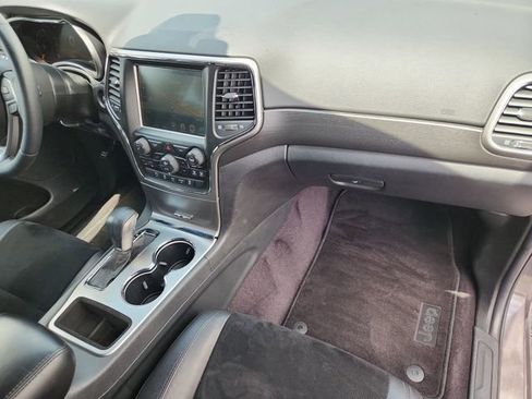 Used 2017 Jeep Grand Cherokee Altitude RWD image 29