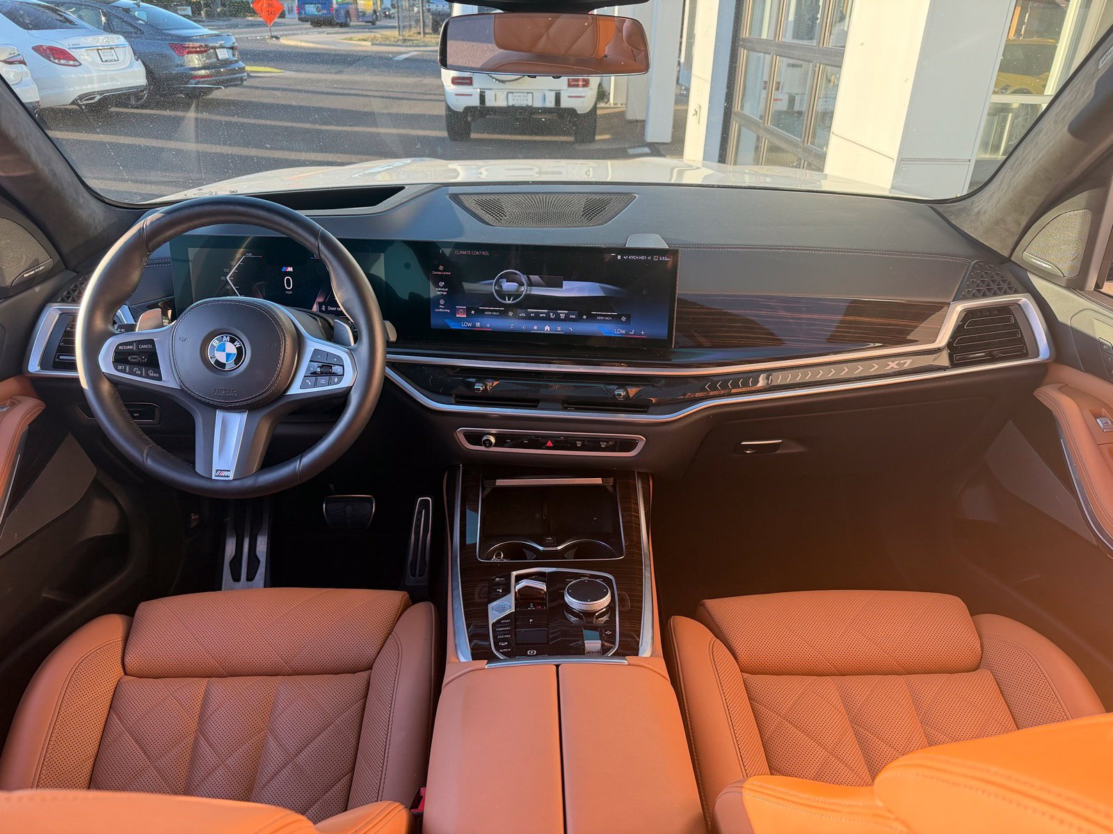 Used 2024 BMW X7 xDrive40i w/ M Sport Package AWD/4WD image 5