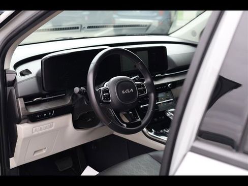Used 2024 Kia Carnival SX image 6