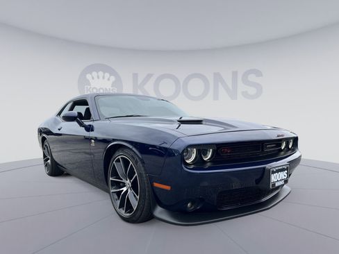 Used 2016 Dodge Challenger R/T Scat Pack RWD image 18