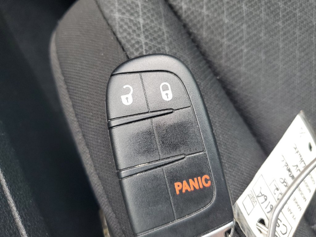 Used 2021 Jeep Grand Cherokee Laredo AWD/4WD image 23