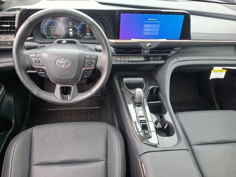 Certified 2025 Toyota Crown Platinum image 14