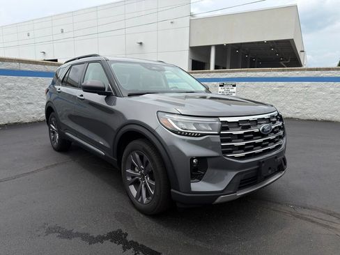 Used 2025 Ford Explorer Active w/ Active Comfort Package AWD/4WD image 7