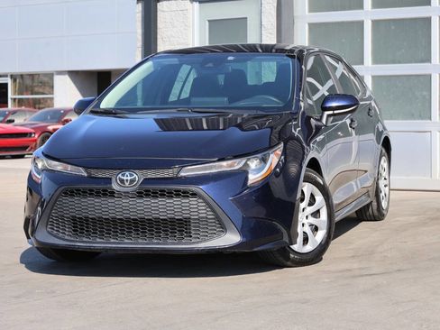 Used 2022 Toyota Corolla LE image 3