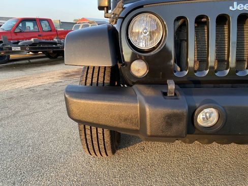 Used 2018 Jeep Wrangler Unlimited Sport S AWD/4WD image 50