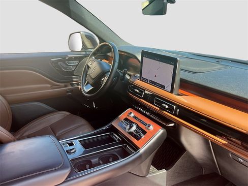 Used 2023 Lincoln Aviator Reserve image 33