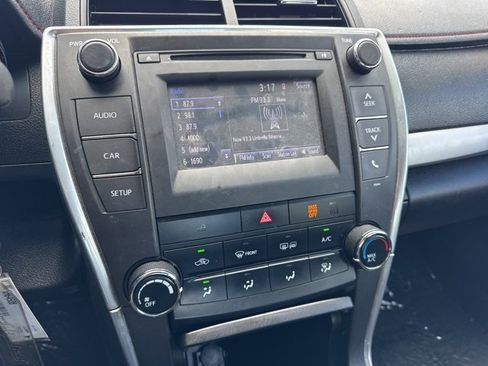 Used 2017 Toyota Camry SE image 18