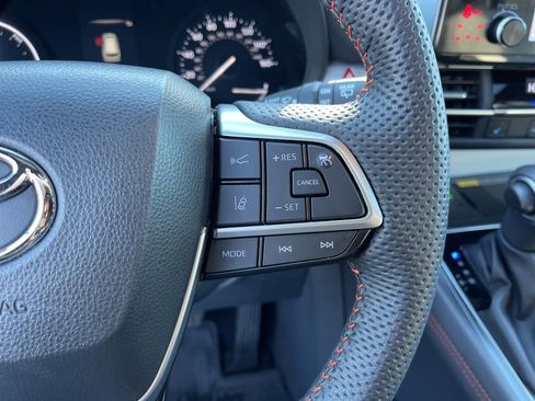 Used 2023 Toyota Sienna XSE image 17