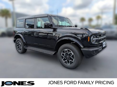 New 2026 Ford Bronco Outer Banks AWD/4WD image 1