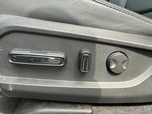 Used 2025 Honda Pilot Touring image 17