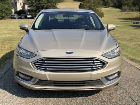 Used 2018 Ford Fusion SE w/ Equipment Group 201A FWD image 4