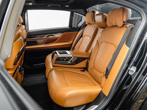Used 2020 BMW 750i xDrive w/ Executive Package AWD/4WD image 48