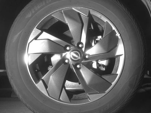 Used 2025 Nissan Rogue SV image 13