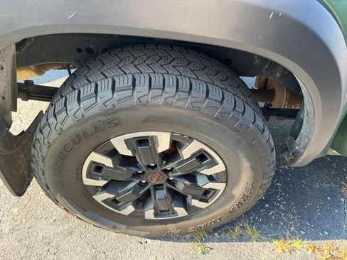 Used 2024 Nissan Frontier PRO-4X AWD/4WD image 5