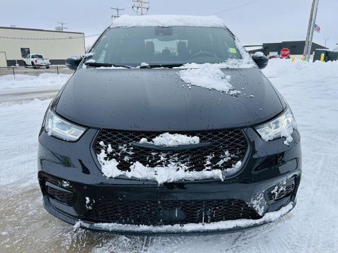 Used 2023 Chrysler Pacifica Touring-L w/ S Appearance Package image 35