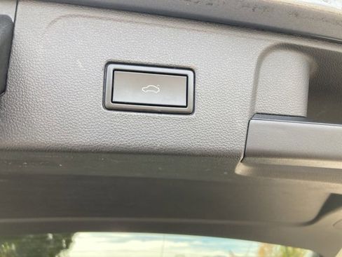 Used 2021 Volkswagen Atlas SEL image 15