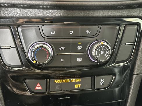 Used 2022 Buick Encore Preferred w/ Safety Package image 21