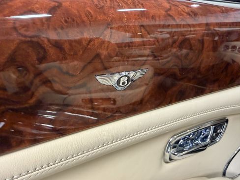 Used 2007 Bentley Azure image 43