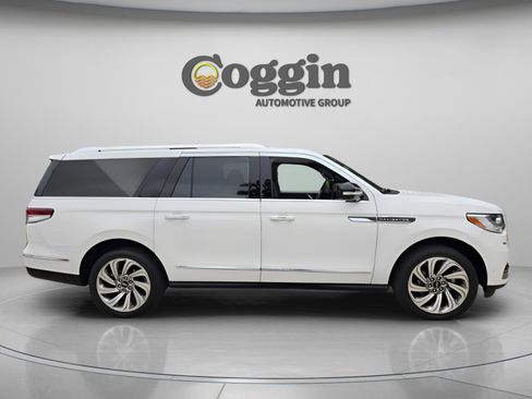 Used 2024 Lincoln Navigator L Reserve AWD/4WD image 6