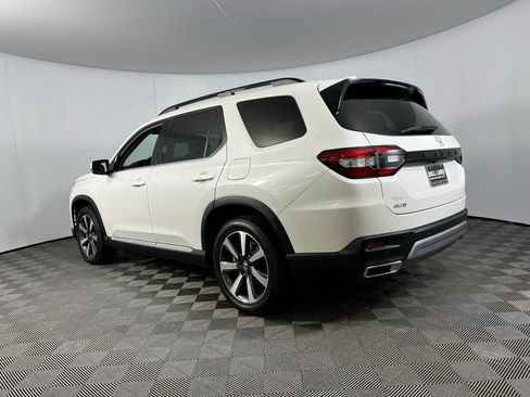 Used 2025 Honda Pilot Touring image 8