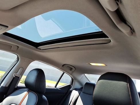 Used 2024 Nissan Sentra SR w/ SR Premium Package FWD image 18