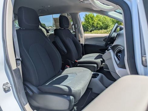 Used 2023 Chrysler Voyager LX FWD image 36