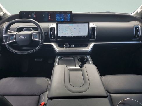 Used 2025 Ford Expedition Platinum AWD/4WD image 11