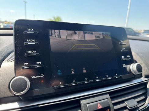 Used 2018 Honda Accord LX image 19