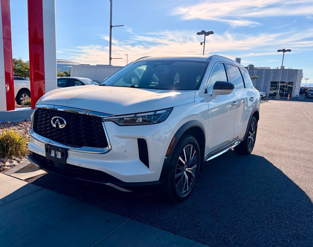 Used 2023 INFINITI QX60 Sensory w/ Cargo Package AWD/4WD image 3