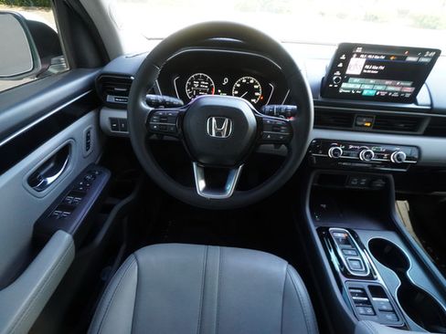 Used 2025 Honda Pilot Touring image 15