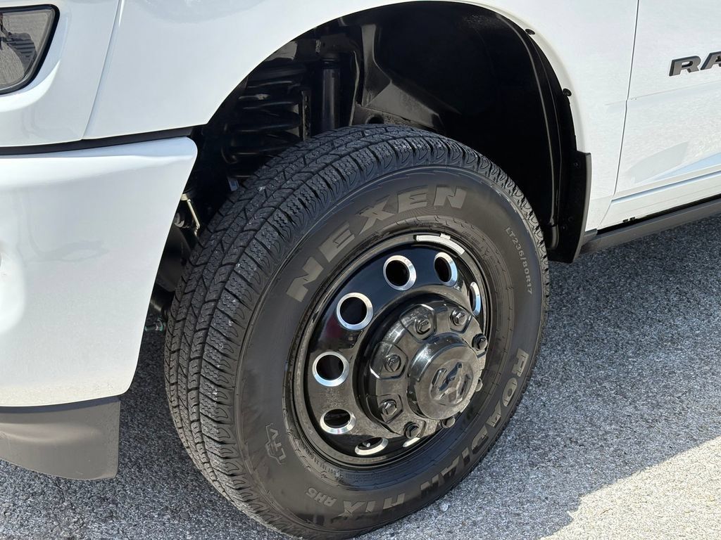 Used 2026 RAM 3500 Laramie AWD/4WD image 9