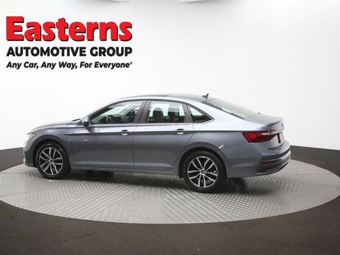 Used 2025 Volkswagen Jetta SE FWD image 60