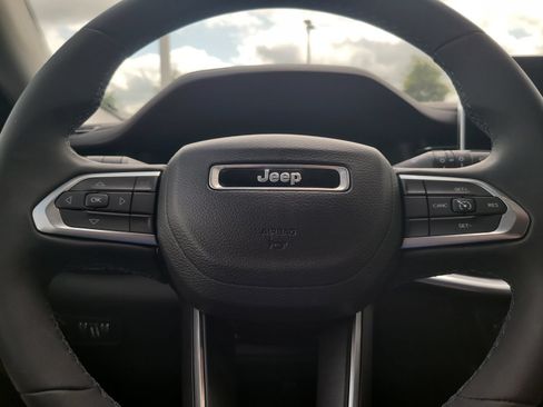 Used 2022 Jeep Compass Latitude AWD/4WD image 11