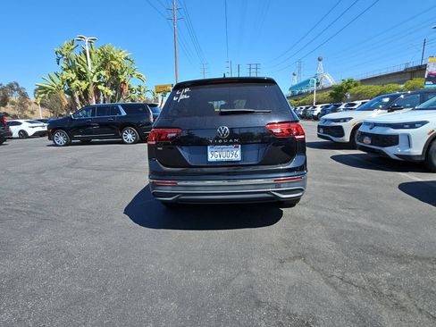 Used 2023 Volkswagen Tiguan SE w/ Panoramic Sunroof Package FWD image 6