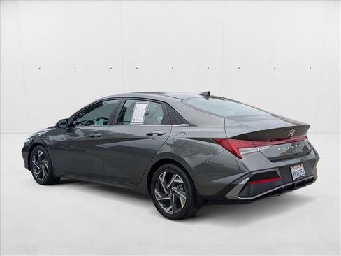 Used 2024 Hyundai Elantra Limited image 8