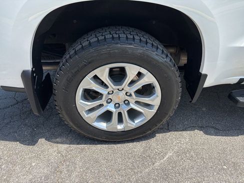Used 2024 Chevrolet Silverado 1500 LTZ AWD/4WD image 13