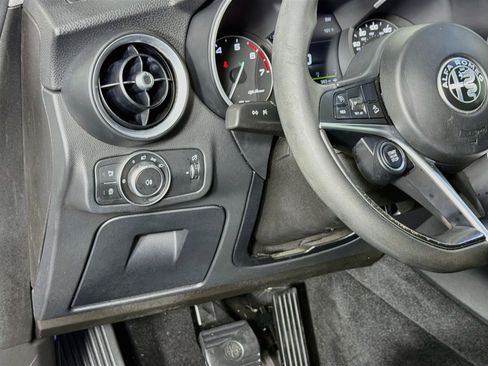 Used 2019 Alfa Romeo Stelvio RWD image 16