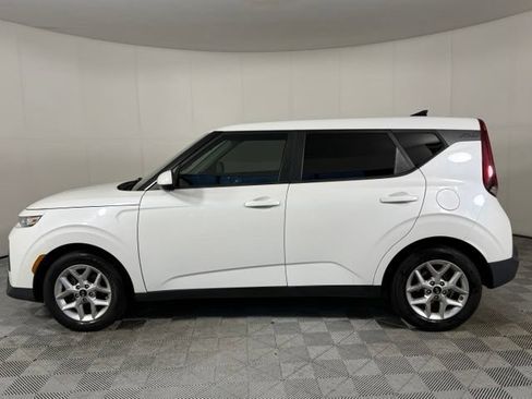 Used 2021 Kia Soul S FWD image 3