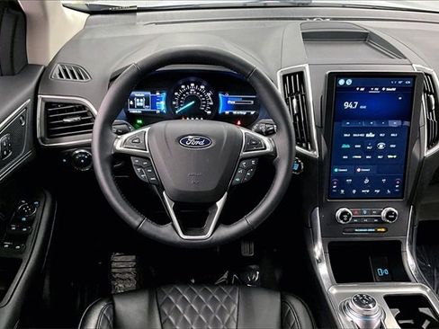 Used 2024 Ford Edge Titanium image 5
