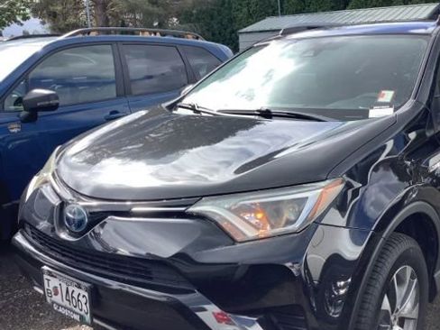 Used 2018 Toyota RAV4 LE AWD/4WD image 1